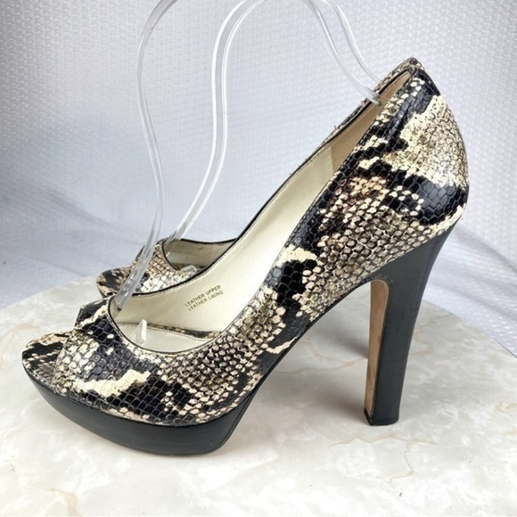 Via Spiga Snake Peep Toe Heels Womens Size 8 Black Tan Career Professional Pumps - Picture 7 of 10